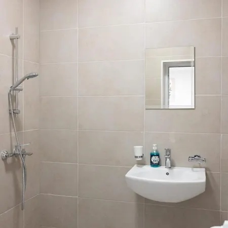 Hostel леглото